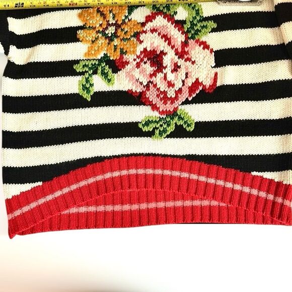 Twinset Milano Striped Boxy Sweater
Floral Embroidery Oversized Wool size XS - Picture 4 of 13